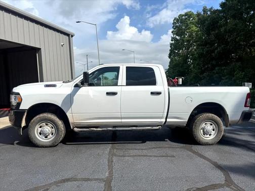 2020 RAM 2500 Tradesman Crew Cab 4X4 6'4' Box