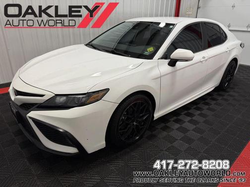 White 2022 Toyota Camry SE