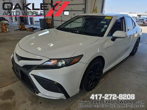 White 2022 Toyota Camry SE