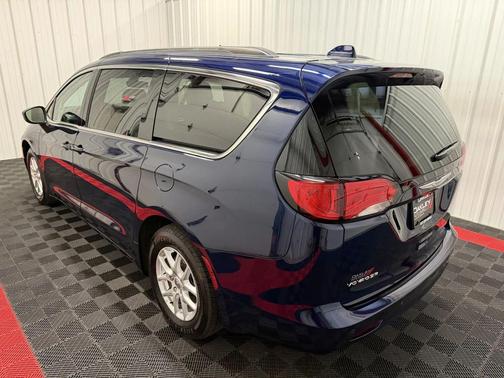 Jazz Blue Pearlcoat 2020 Chrysler Voyager LXI
