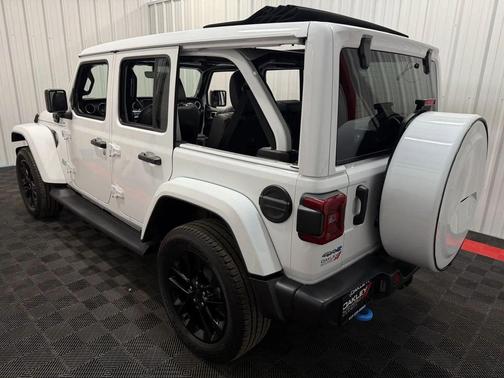 Bright White Clearcoat 2022 Jeep Wrangler Unlimited 4xe Sahara