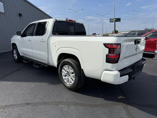 Glacier White 2024 Nissan Frontier SV