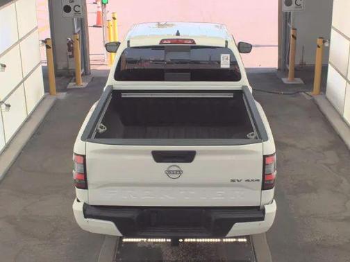 Glacier White 2024 Nissan Frontier SV