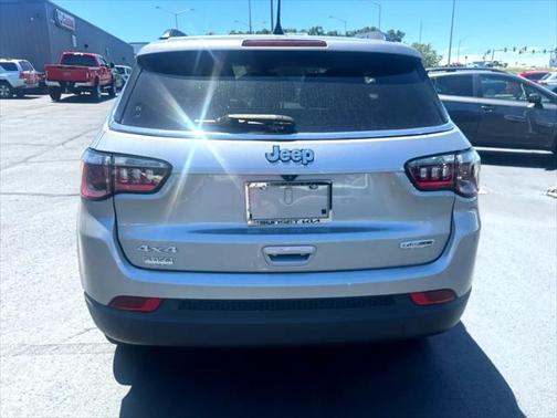 2022 Jeep Compass Latitude Lux