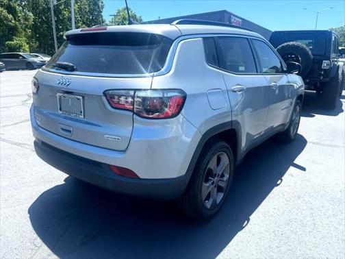 2022 Jeep Compass Latitude Lux
