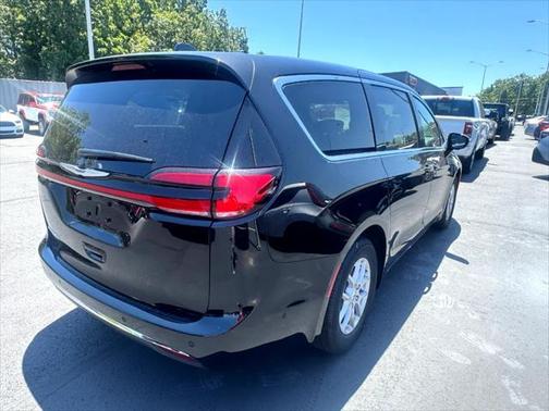 2025 Chrysler Pacifica L
