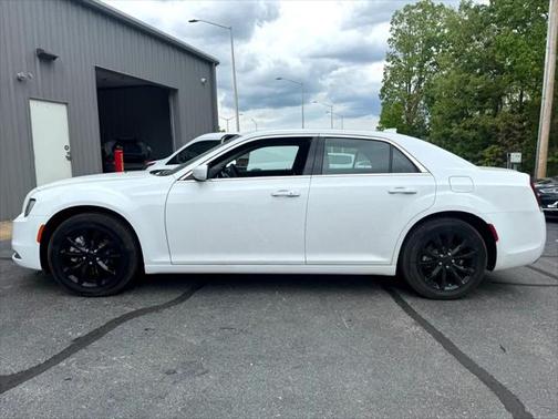 2022 Chrysler 300 Touring