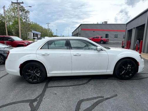 2022 Chrysler 300 Touring