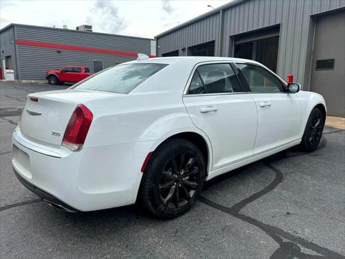 2022 Chrysler 300 Touring