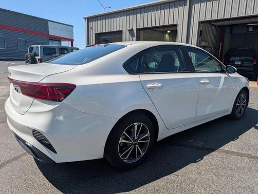 Snow White Pearl 2023 Kia Forte LXS