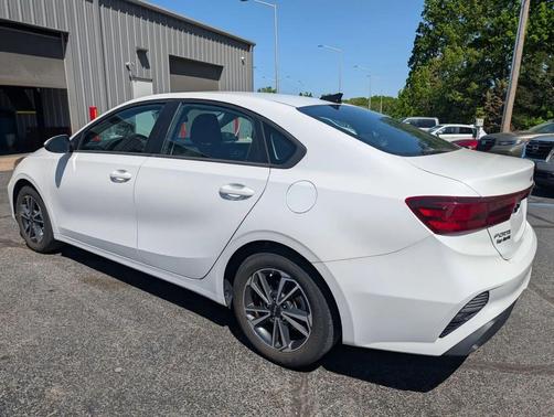 Snow White Pearl 2023 Kia Forte LXS