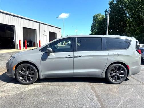2020 Chrysler Pacifica Touring