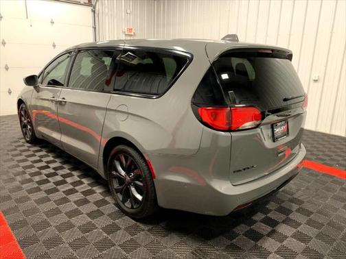 2020 Chrysler Pacifica Touring