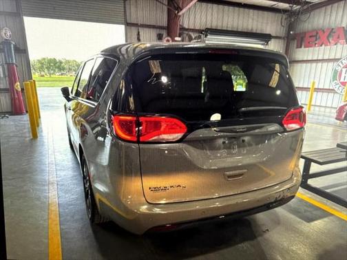 2020 Chrysler Pacifica Touring