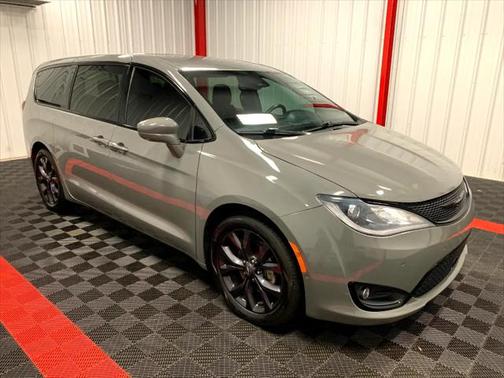 2020 Chrysler Pacifica Touring
