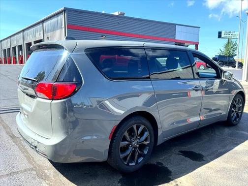 2020 Chrysler Pacifica Touring
