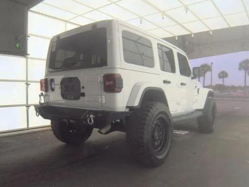Bright White Clearcoat 2018 Jeep Wrangler Unlimited Sahara