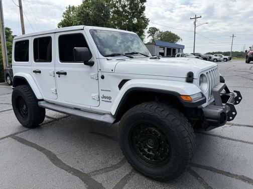 Bright White Clearcoat 2018 Jeep Wrangler Unlimited Sahara