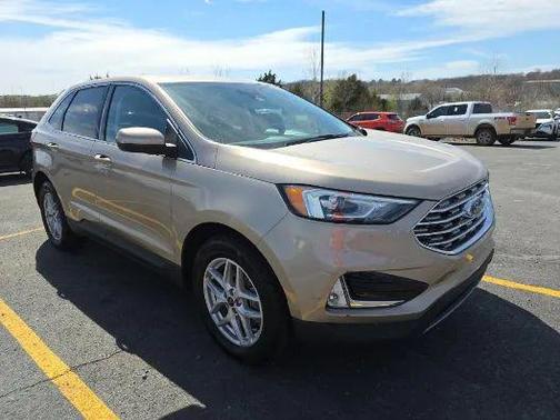 Desert Gold Metallic 2021 Ford Edge SEL