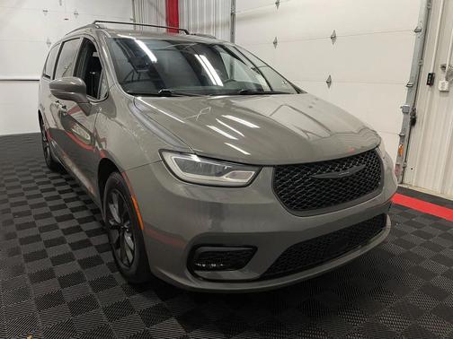 Ceramic Gray Clearcoat 2021 Chrysler Pacifica Touring