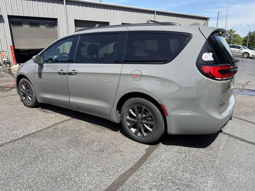 Ceramic Gray Clearcoat 2021 Chrysler Pacifica Touring