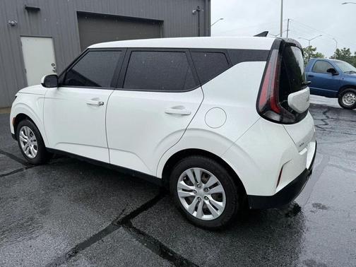 Snow White Pearl 2023 Kia Soul LX