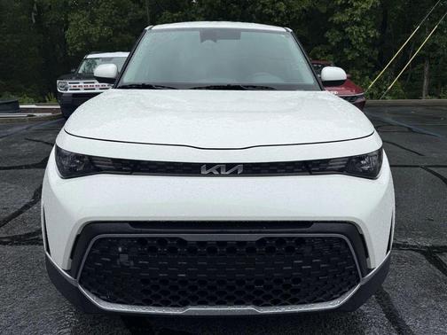 Snow White Pearl 2023 Kia Soul LX