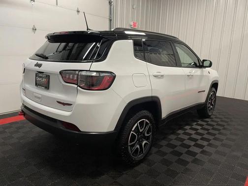 Bright White Clearcoat 2025 Jeep Compass Trailhawk