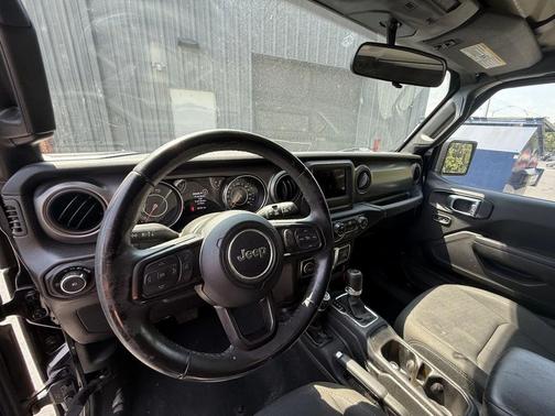 Black Clearcoat 2022 Jeep Wrangler Willys