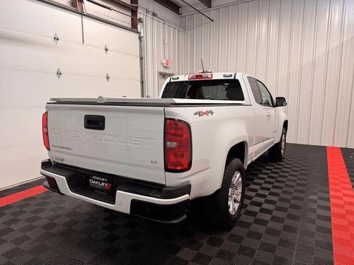 Summit White 2022 Chevrolet Colorado LT