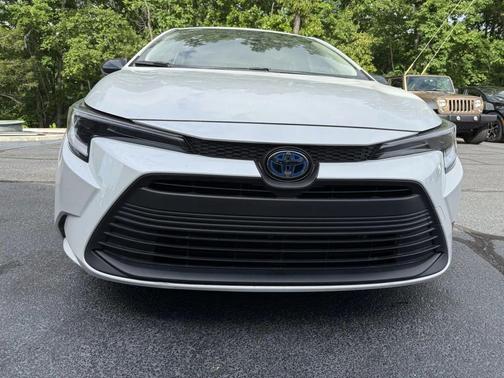 Wind Chill Pearl 2025 Toyota Corolla Hybrid LE