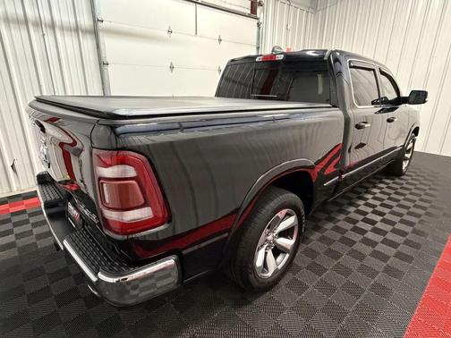 Diamond Black Crystal Pearlcoat 2019 RAM 1500 Limited