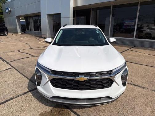 Summit White 2026 Chevrolet Trax LT