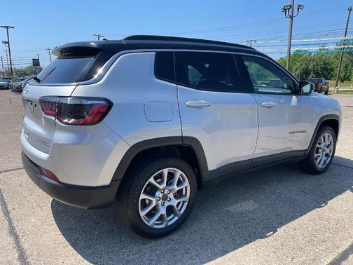 Silver Zynith 2025 Jeep Compass LIMITED