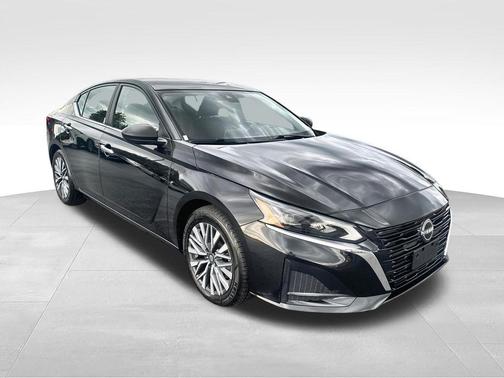 Super Black 2024 Nissan Altima 2.5 SV