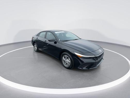 Abyss Black 2024 Hyundai ELANTRA SE
