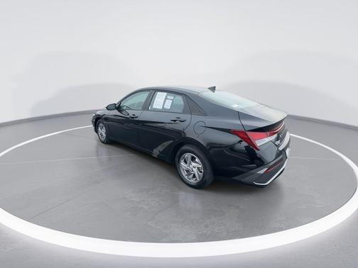 Abyss Black 2024 Hyundai ELANTRA SE