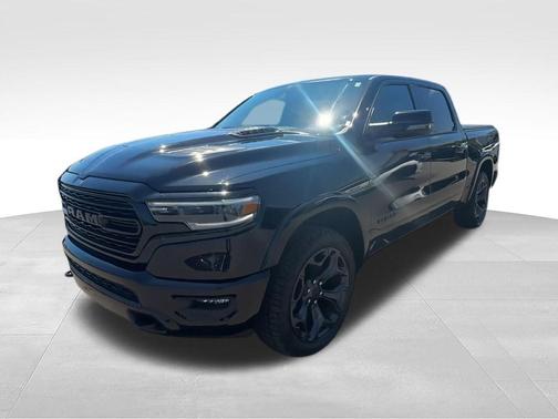 Diamond Black Crystal Pearlcoat 2024 RAM 1500 Limited