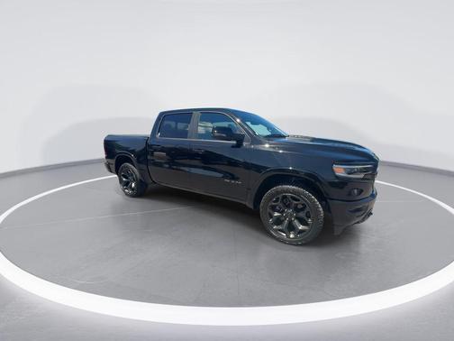 Diamond Black Crystal Pearlcoat 2024 RAM 1500 Limited