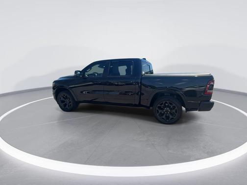 Diamond Black Crystal Pearlcoat 2024 RAM 1500 Limited