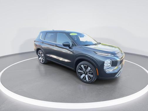 Graphite Gray 2025 Mitsubishi Outlander SE 2.5 S-AWC