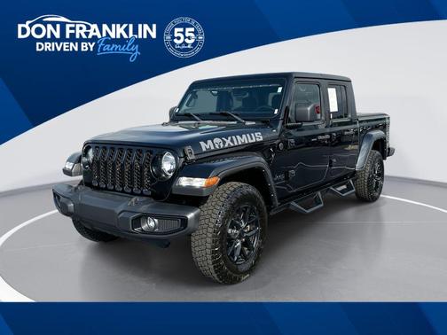 Black Clearcoat 2022 Jeep Gladiator Altitude 4x4