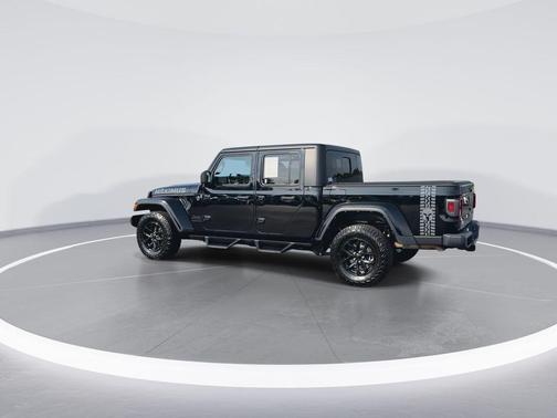 Black Clearcoat 2022 Jeep Gladiator Altitude 4x4