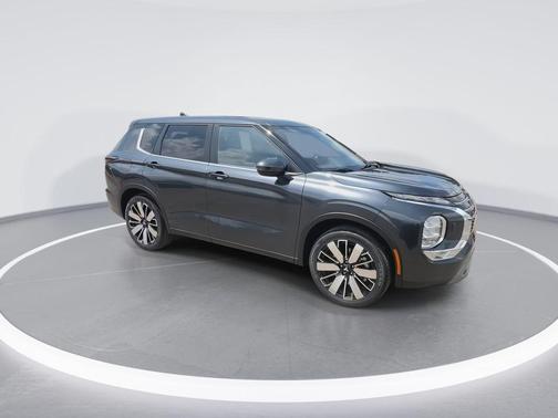 Graphite Gray 2025 Mitsubishi Outlander SE 2.5 S-AWC