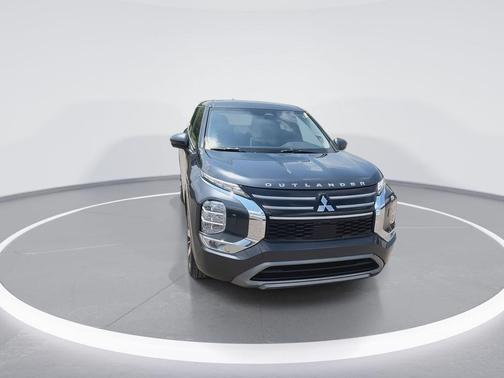 Graphite Gray 2025 Mitsubishi Outlander SE 2.5 S-AWC