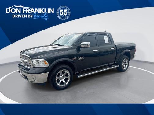Brilliant Black Crystal Pearlcoat 2017 RAM 1500 Laramie