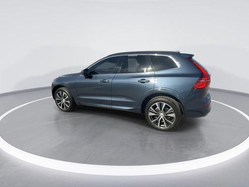 2022 Volvo XC60 B5 Momentum