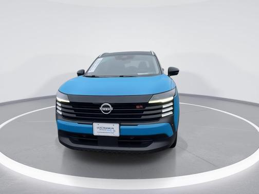 Arctic Ice Blue Metallic/Super Black 2025 Nissan Kicks SR