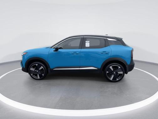 Arctic Ice Blue Metallic/Super Black 2025 Nissan Kicks SR
