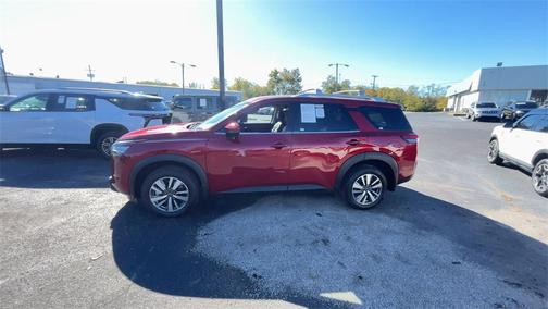 2023 Nissan Pathfinder SL 4WD